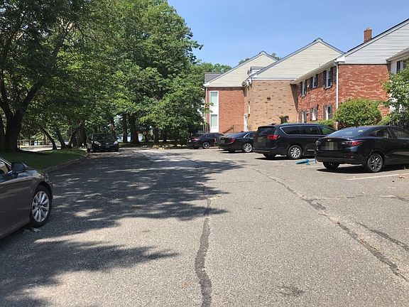 5th image of 649 N Lake Dr