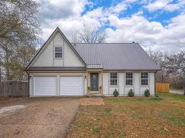 13741 Lawrence Ave, Bonner Springs, KS 66012