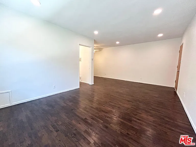 1146 N Formosa Ave #8 — Photo 3