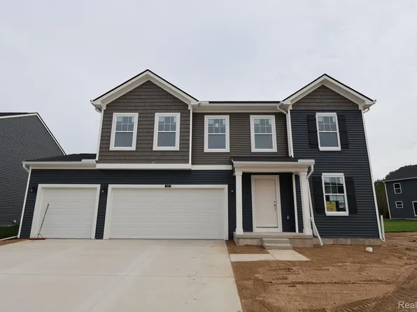 366 Edge Brook Dr, Holly, MI 48442