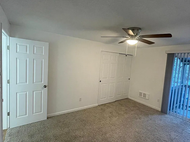 2075 NE Holliday Ave — Photo 6