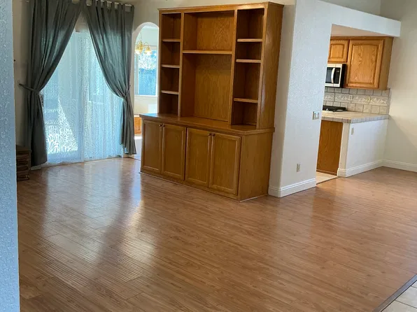 9980 Valle Vista Rd, Phelan, CA 92371