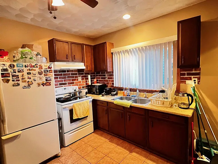 124 Willis Ave #1 — Photo 7