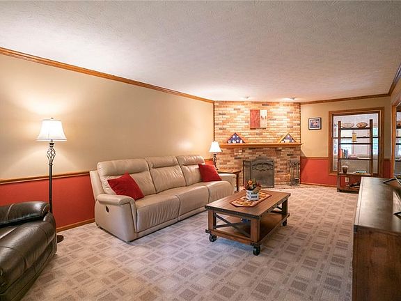 3rd image of 1490 Sackett Hills Dr