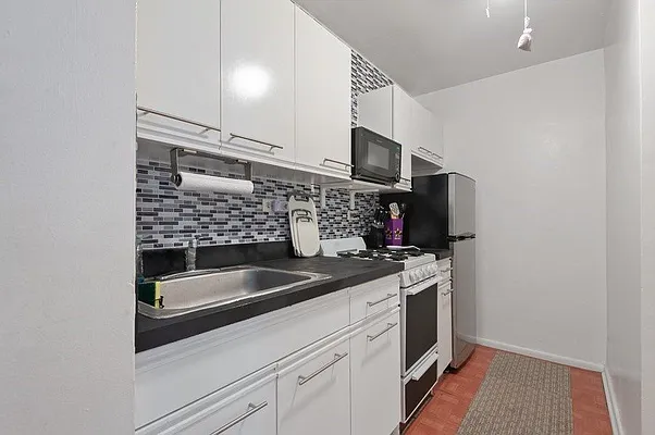 Sold by Compass | media 5