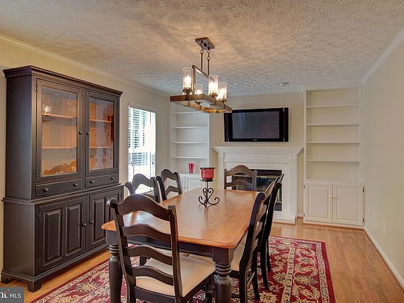 5th image of 8807 Country Oak Dr