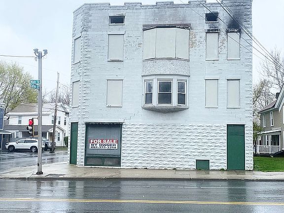 2nd image of 708 Main St