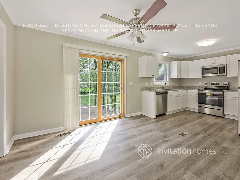 136 Oaks Dr — Photo 3