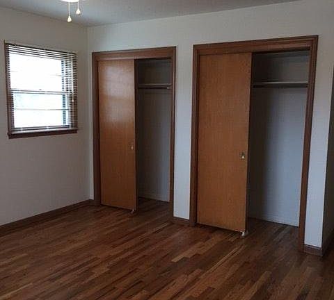 5th image of 3211 S 108th St