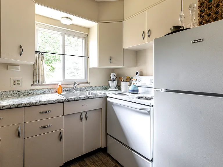 Parkview Apartments — Photo 6