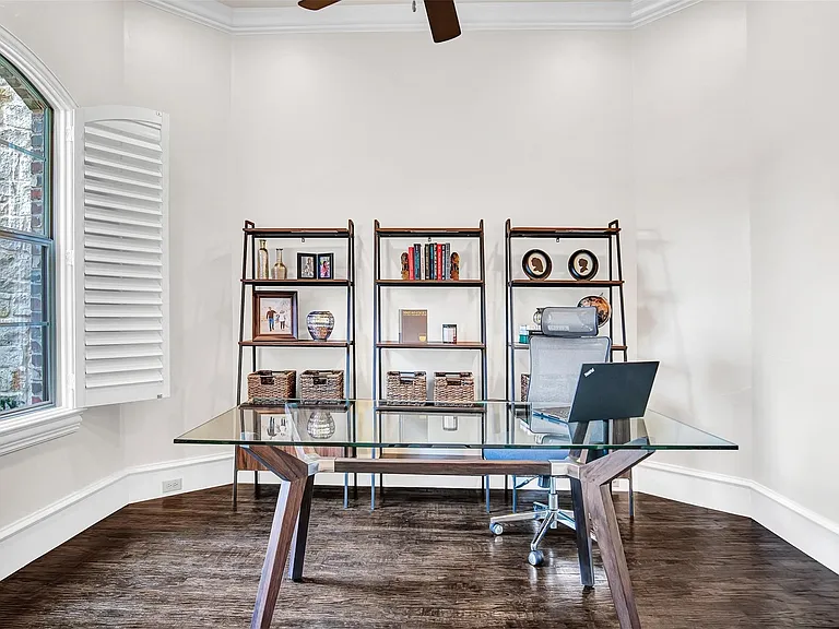 4828 Pyramid Dr — Photo 10