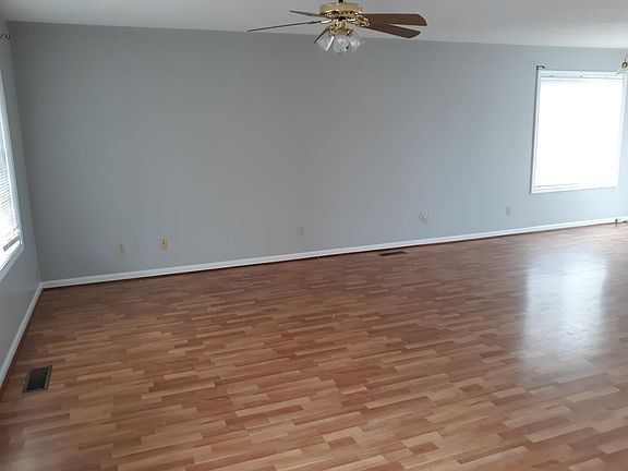 2nd image of 42 Tracy Leigh Ln