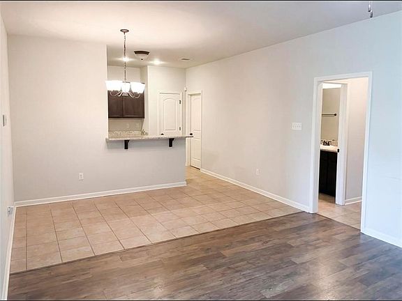 3rd image of 402 Cypress Garden Dr