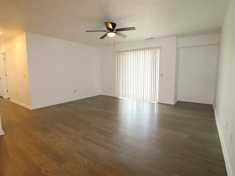 1409 W Spruce Way — Photo 7
