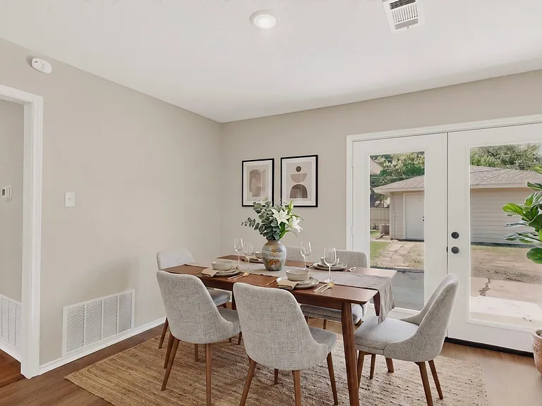 2506 Hillsboro Ave — Photo 2