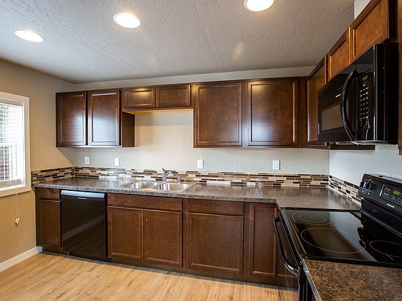 5th image of 2303 E Rockwell Ave