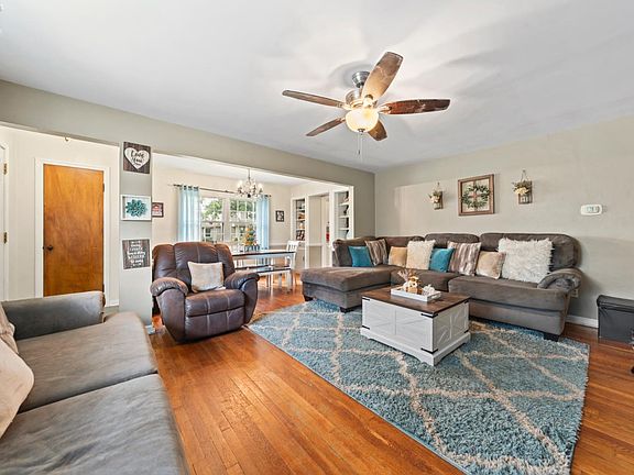 3rd image of 304 42nd St