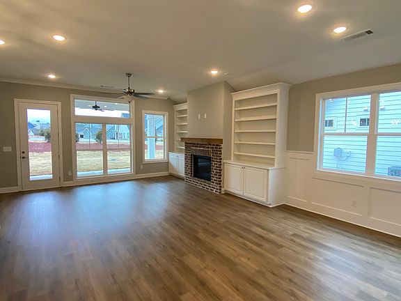 3rd image of 1110 Silverton Dr