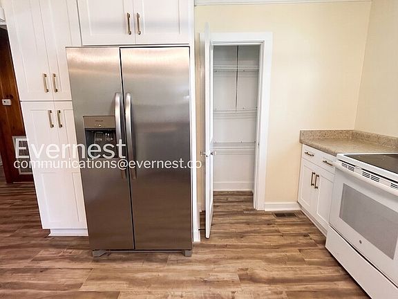 5th image of 433 Holt Ave