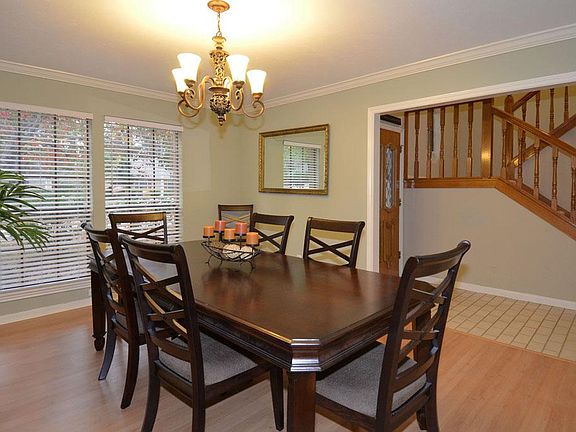 4th image of 3922 Oak Gardens Dr
