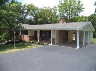 2111 Oakview Dr, Imperial, MO 63052