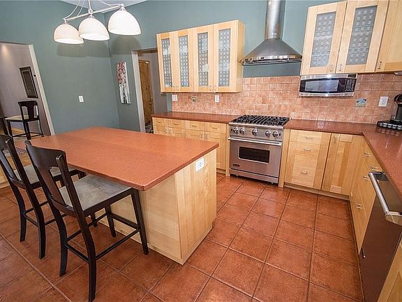 5th image of 40 Mitchell Ln