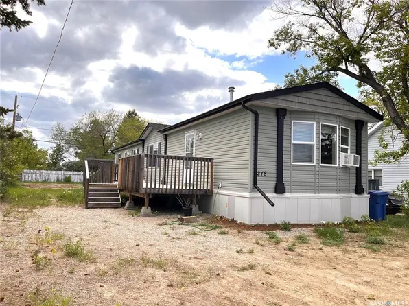 218 4th St N, Nipawin, SK S0E 1E0