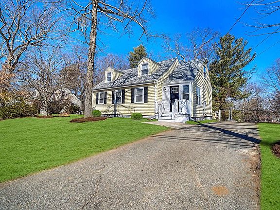 3rd image of 26 Great Republic Ave