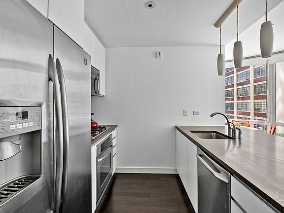5th image of 306 Gold St APT 4C