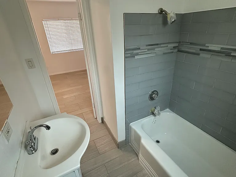 1937 Vista Del Mar St #4 — Photo 6