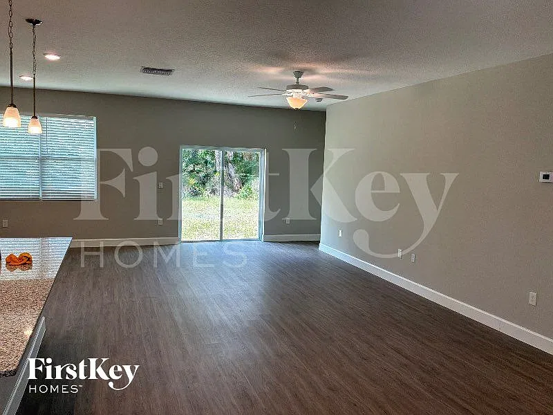 4 bed, 2.0 bath, 1750 sqft, $1,830 — Photo 2