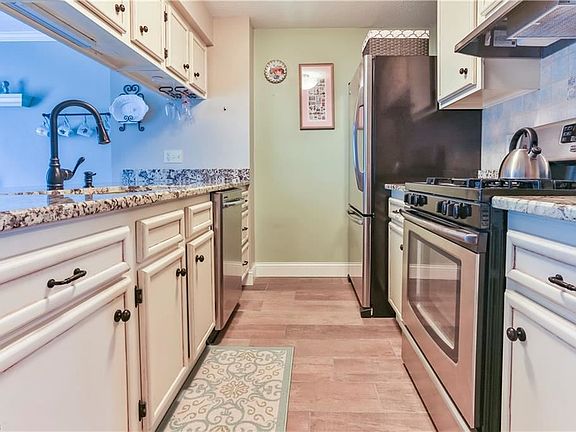 3rd image of 9570 E Idlewood Dr