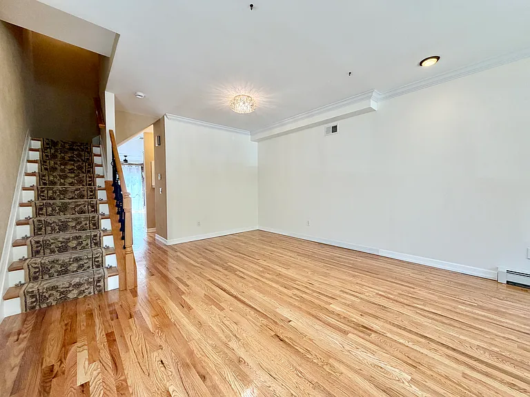 204 Sneden Ave #2 — Photo 16