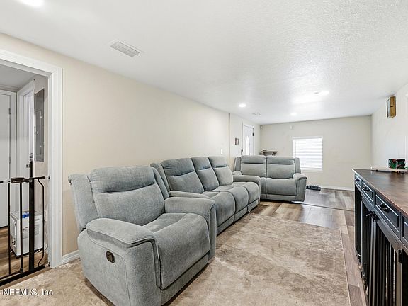 4th image of 9122 1ST Avenue