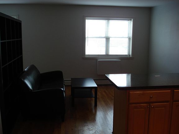 4th image of 4600 N Cumberland Ave Unit 107