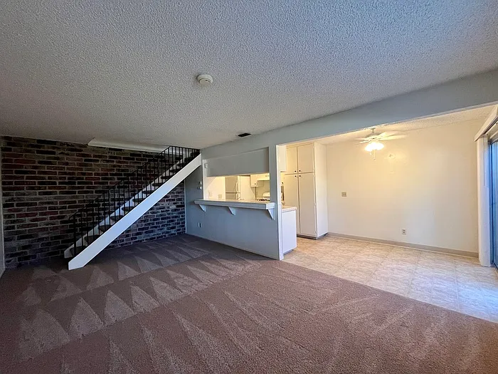 2 bed, 1.0 bath, 840 sqft, $1,570 — Photo 3