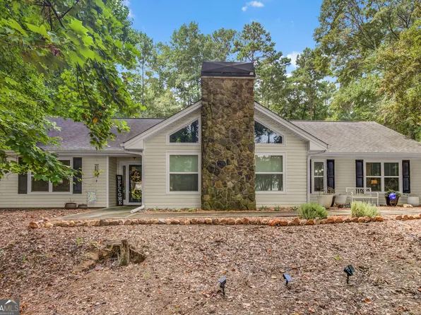 100 Woodmoor Dr, Newnan, GA 30263