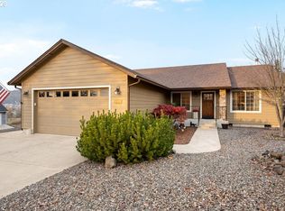 635 Valley Vista St, Sutherlin, OR 97479