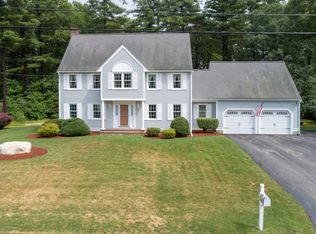 20 Victoria Cir, Walpole, MA 02081