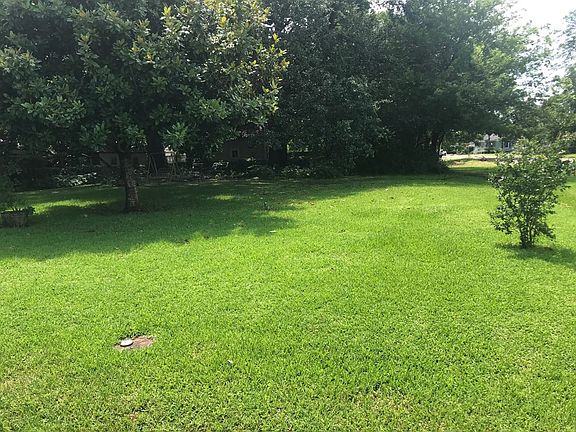 3rd image of 802 Llano St