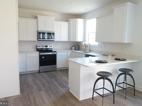 3rd image of 221 Kinneman Rd #28