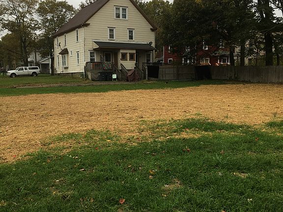 4th image of 121 Roswell St