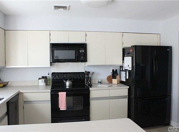 2nd image of 16 Bradish Ln