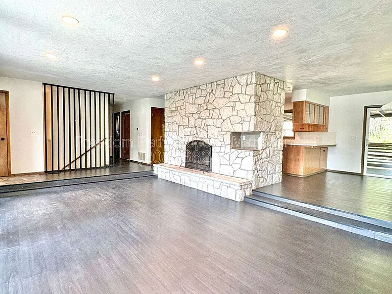 36658 E Hayden Lake Rd — Photo 2
