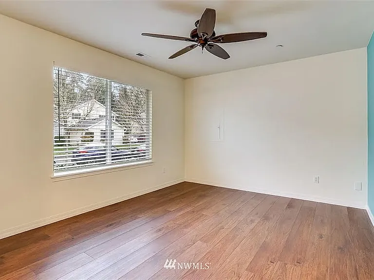 1295 Hudson St — Photo 10