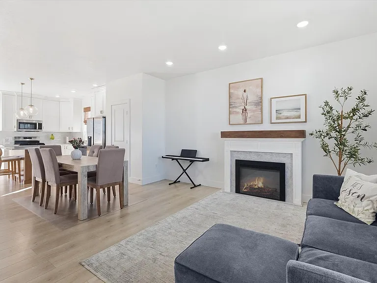 740 W 500 N — Photo 3