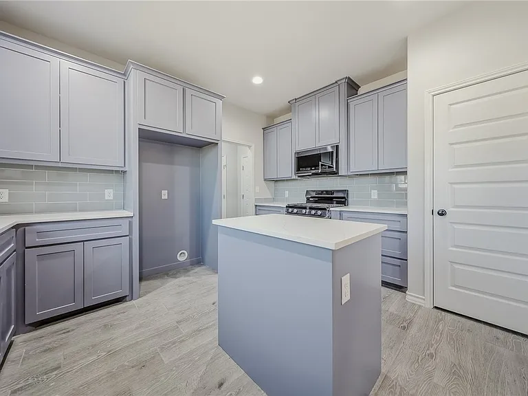 714 Mereet Dr — Photo 9