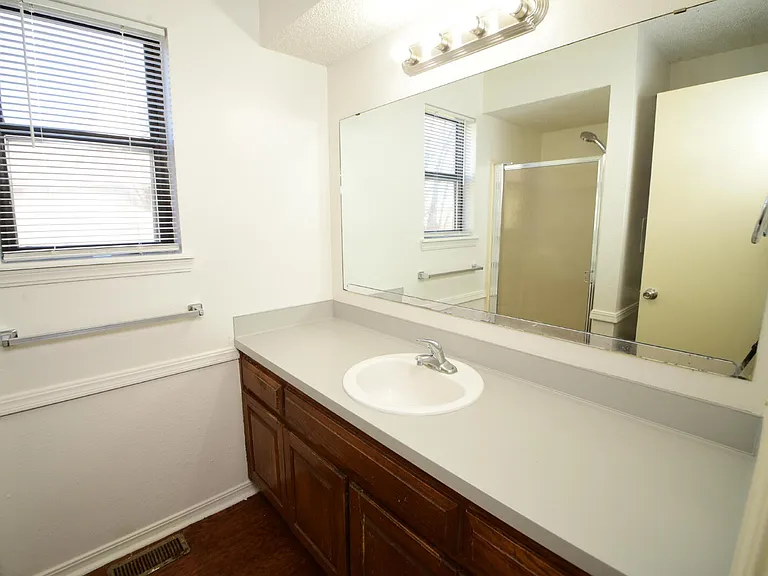 1514 E 73rd Pl — Photo 13