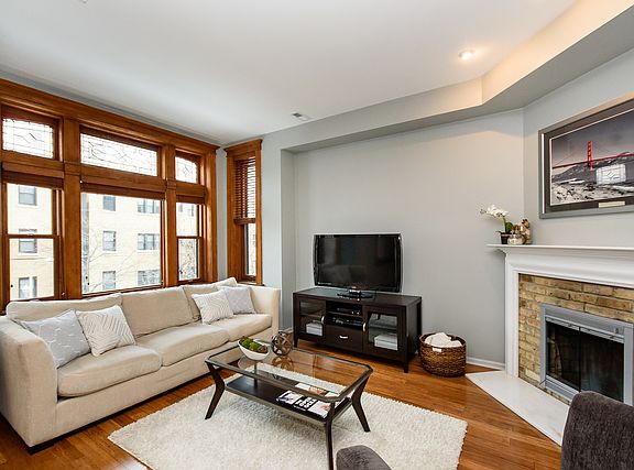 2nd image of 4010 N Clarendon Ave #2A