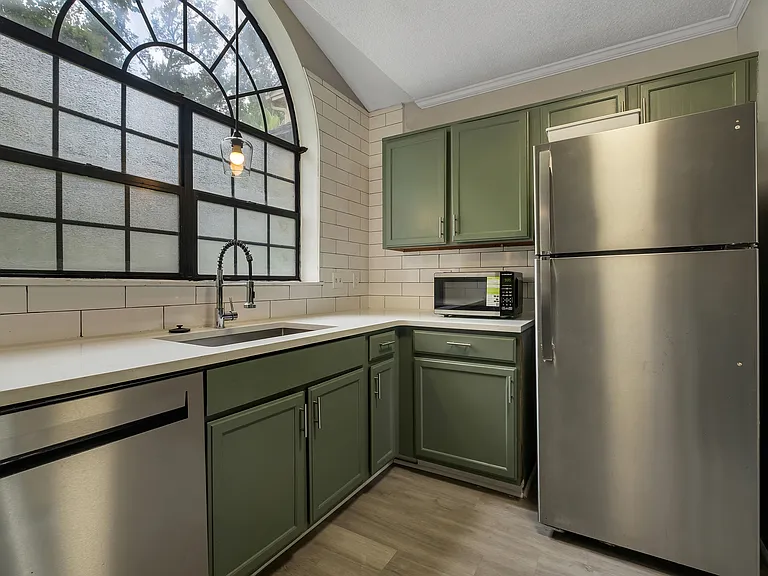 2828 Par Ln — Photo 3